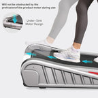 Person, der bruger en bærbar stepmaskine med tekst, der fremhæver designet af en motor til undervasken.